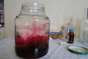 При фильтрации перманганатом калия осаждается вместе со всеми вредными веществами Как очистить самогон